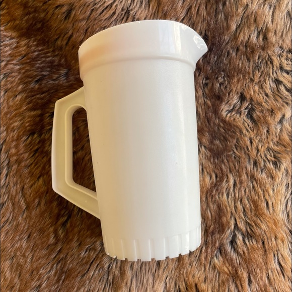 1 qt Vintage Tupperware Plastic Pitcher
